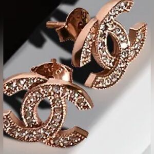 Gorgeous rare and fashionable stud earrings. Must have for true fashion divas !